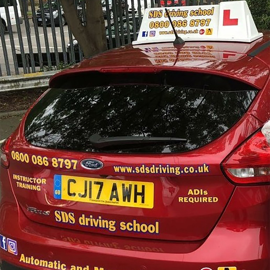 How much does a driving instructor earn in the UK