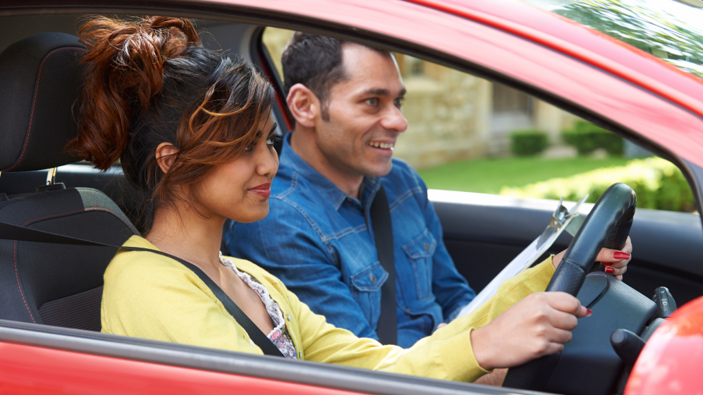 how much does a driving instructor earn in the uk